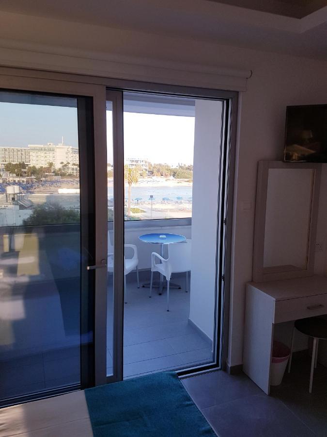 Christopher'S Sandy Beach Suites Ayia Napa Exterior photo