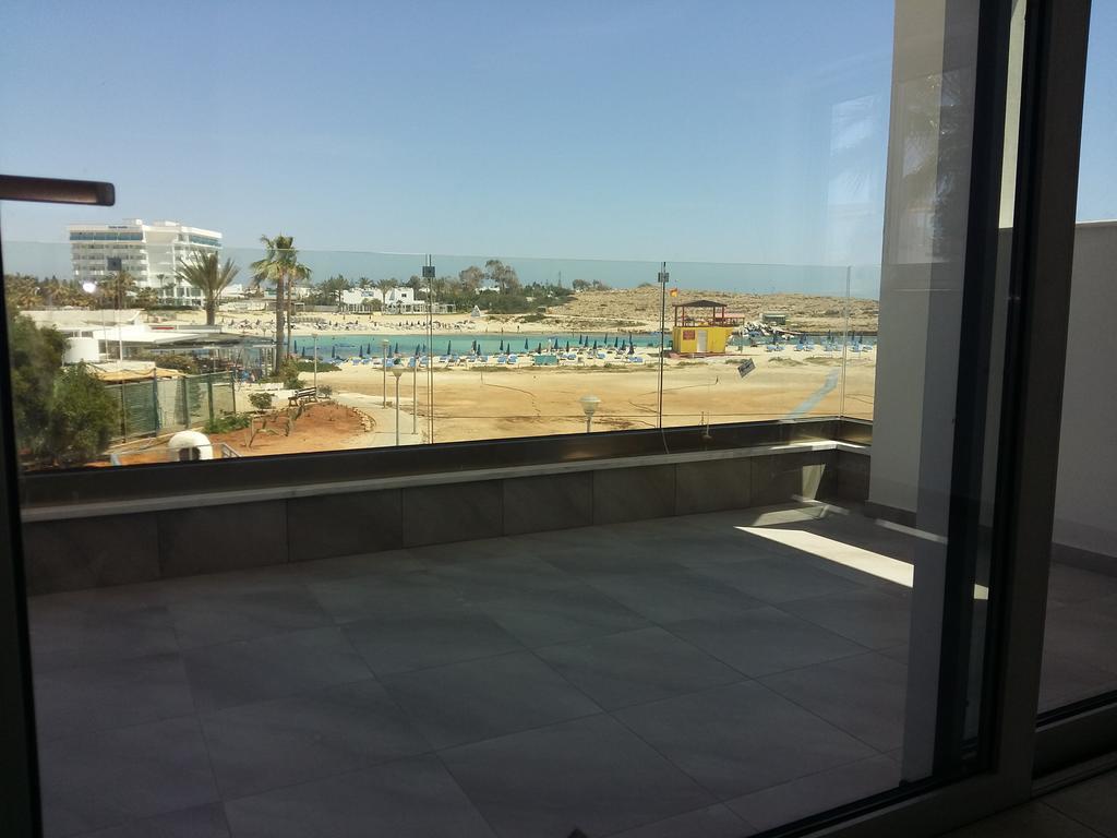Christopher'S Sandy Beach Suites Ayia Napa Exterior photo